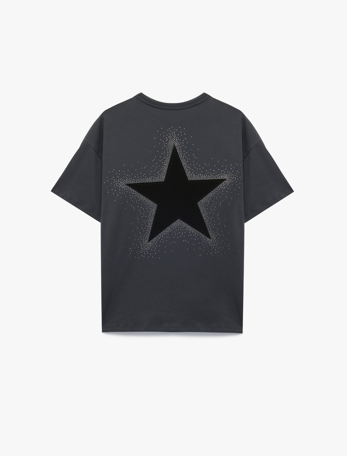  Rahat Kalıp Kısa Kollu Bisiklet Yaka Arkası Baskılı Taş Detaylı Tişört