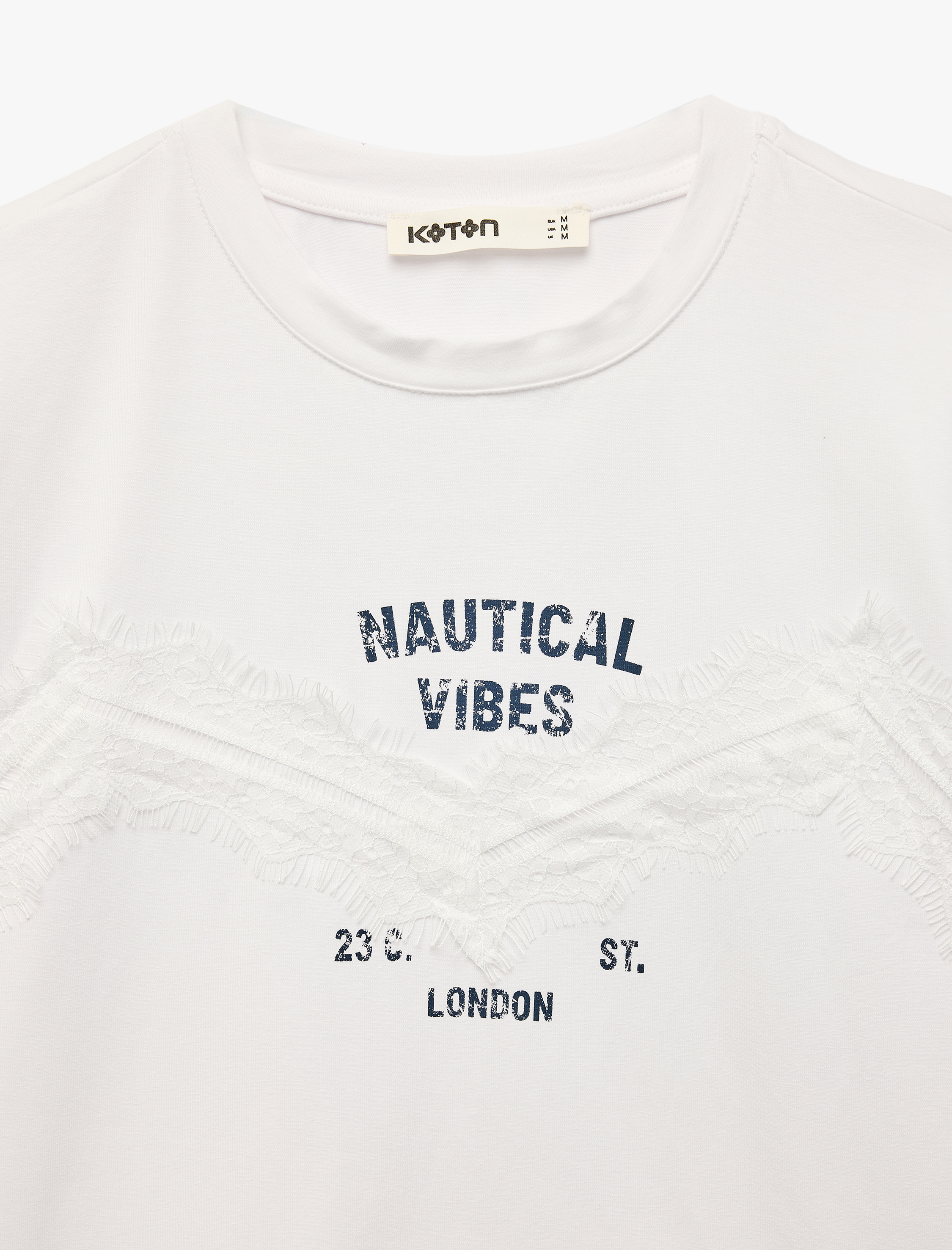   Pamuklu Kısa Kollu Bisiklet Yaka Baskılı Dantel Detaylı Tişört