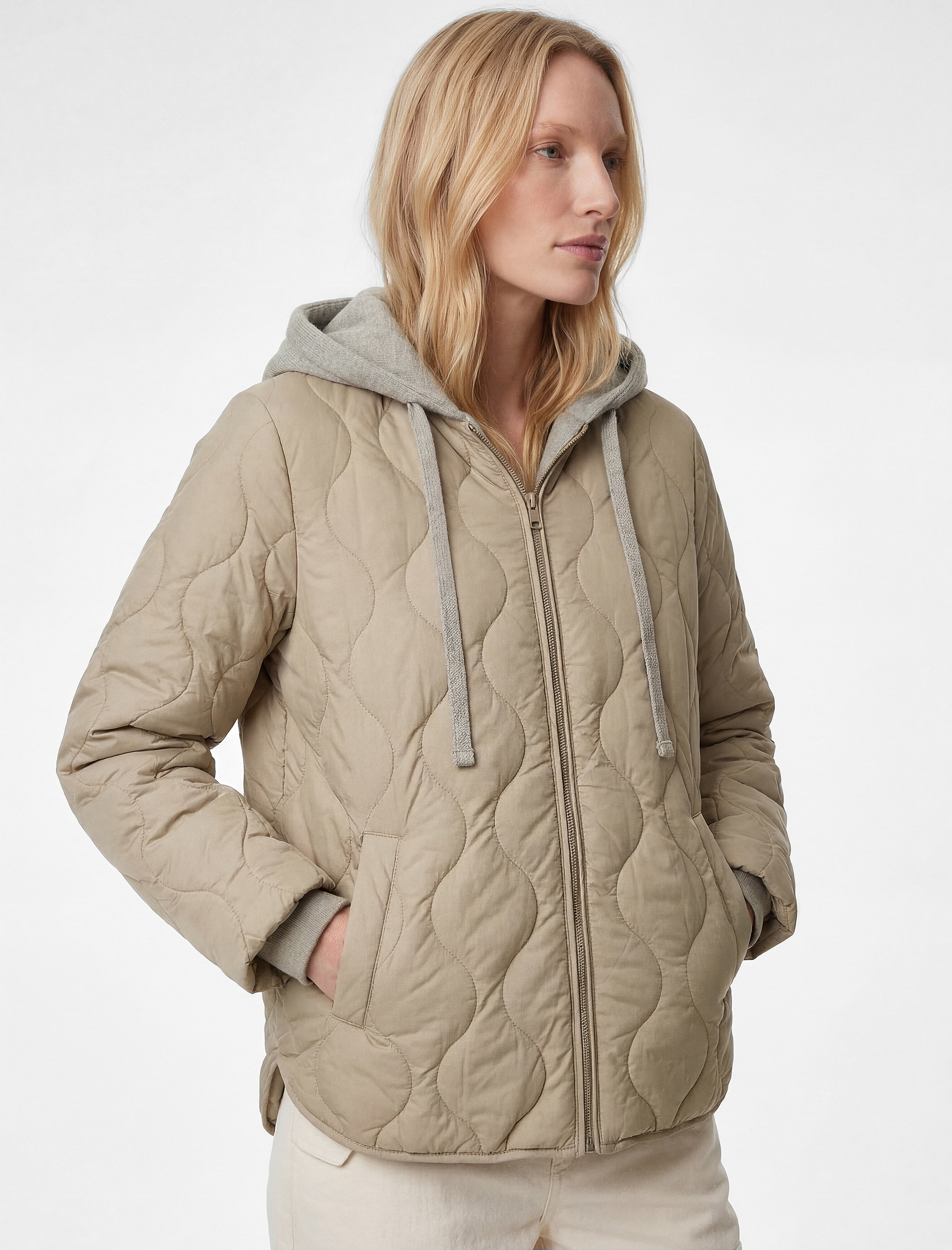   Uzun Kollu Cepli Fermuarlı Çıkarılabilir Kapüşonlu Kapitone Ceket