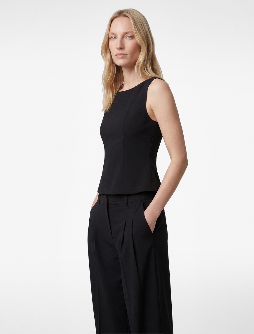 Koton Kadın Slim Fit Bisiklet Yaka Peplum Kesim Kolsuz Bluz