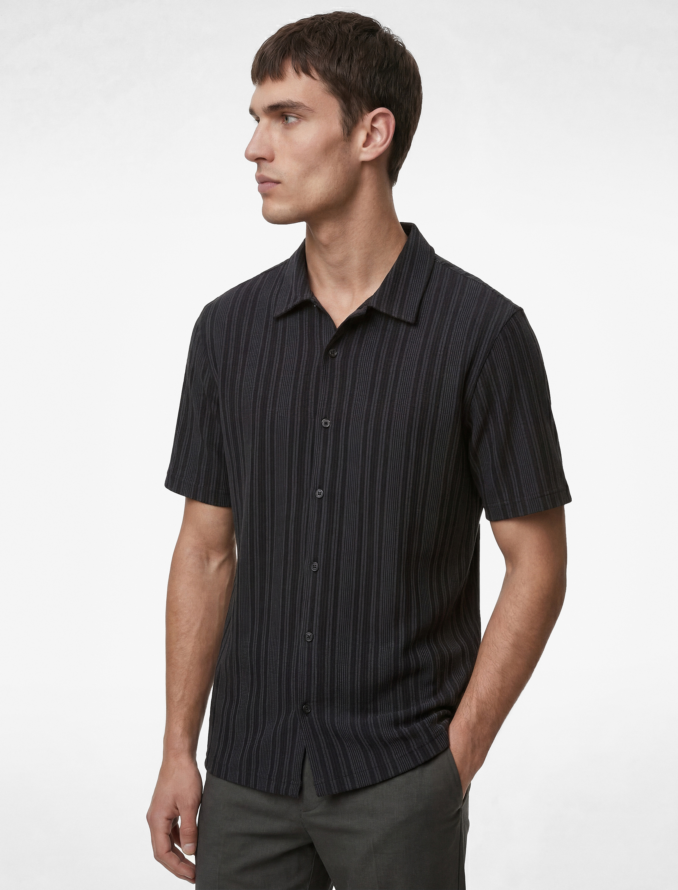   Regular Fit Viskon Karışımlı Klasik Yaka Kısa Kollu Düğmeli Gömlek