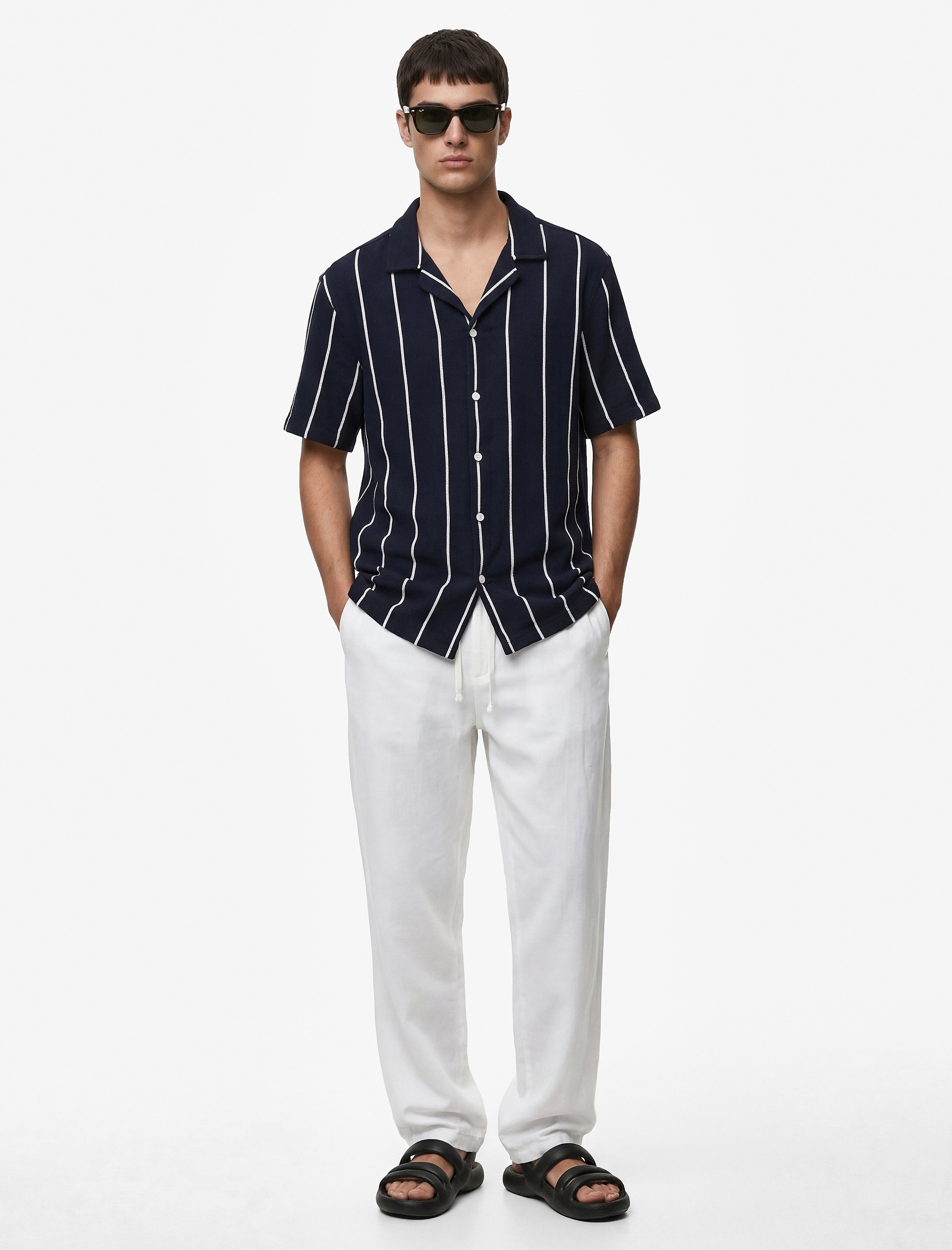 Regular Fit Devrik Yaka Pamuklu Kısa Kollu Çizgili Gömlek