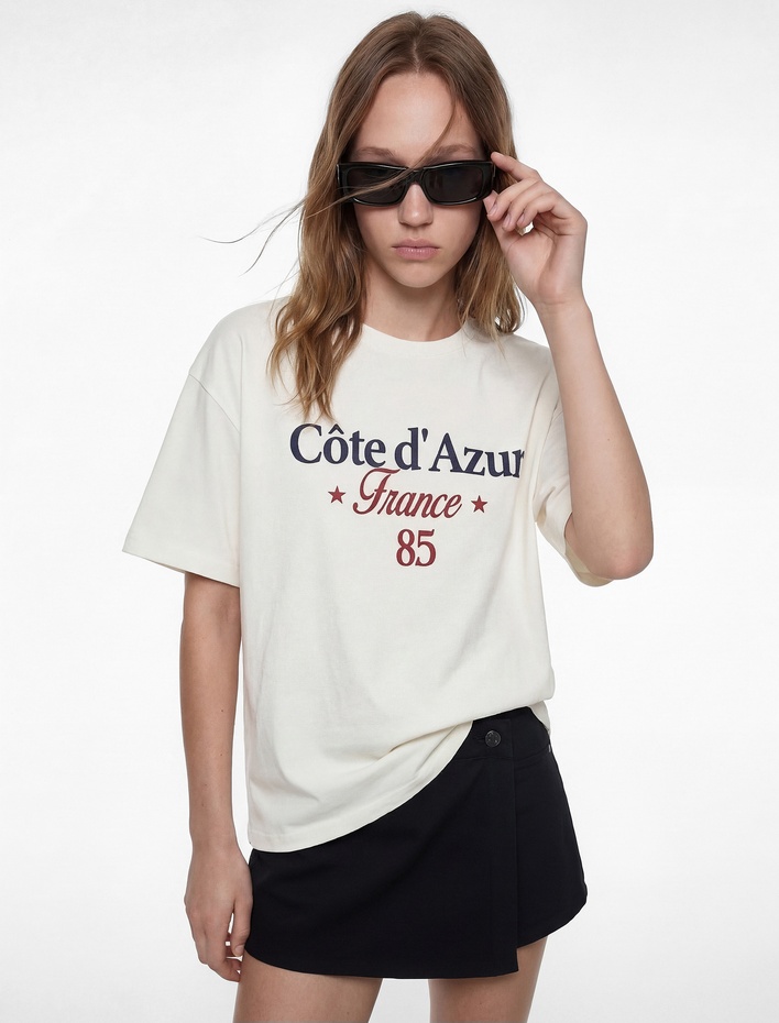  Rahat Kalıp Kısa Kollu Nakışlı Pamuklu Bisiklet Yaka Tişört