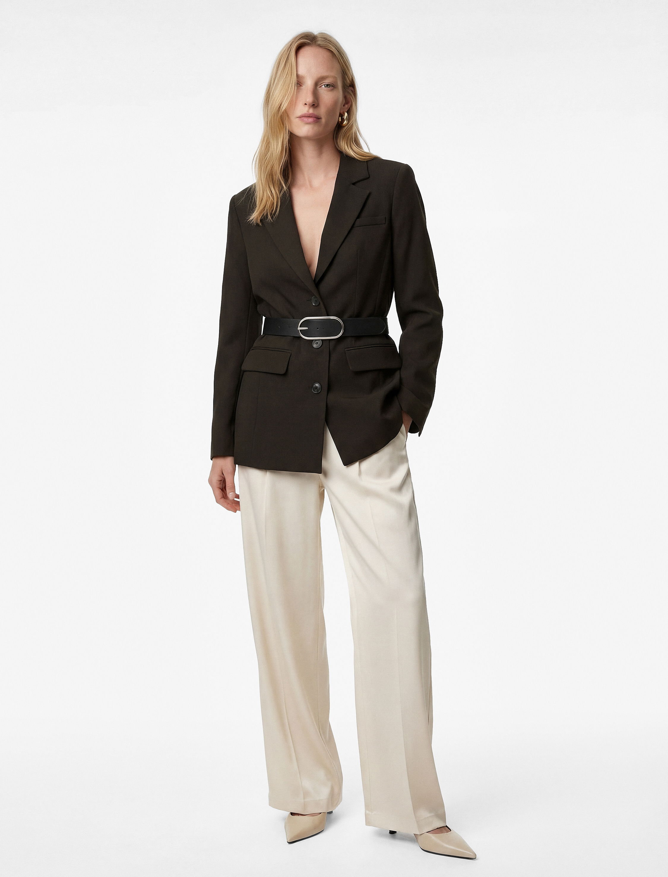   Düğmeli Cepli Geniş Yaka Kemer Detaylı Blazer Ceket