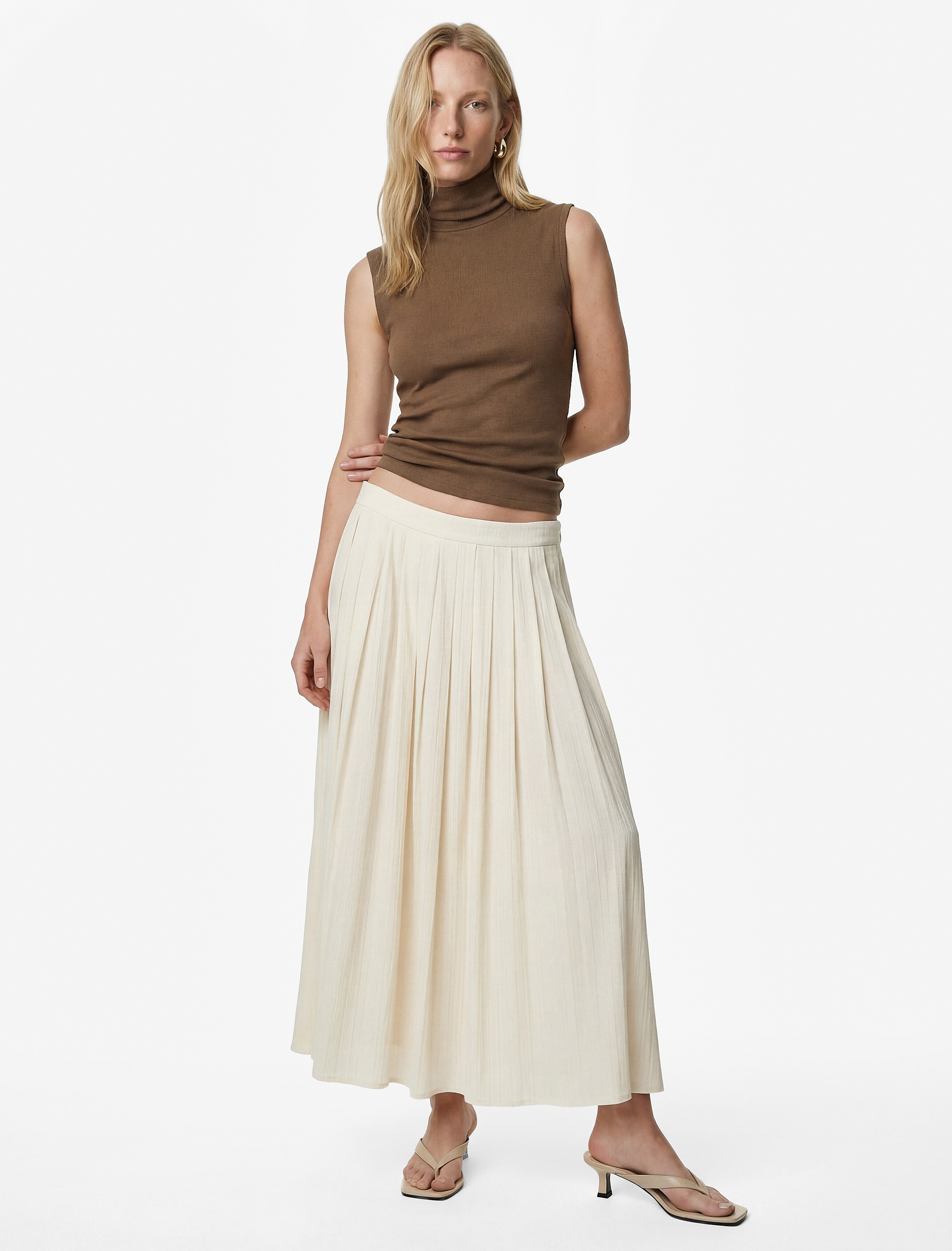   Pamuklu Slim Fit Dik Yaka Kolsuz Bluz