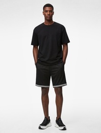 Çizgi Detaylı Cepli Rahat Kalıp Beli Bağcıklı Spor Şort