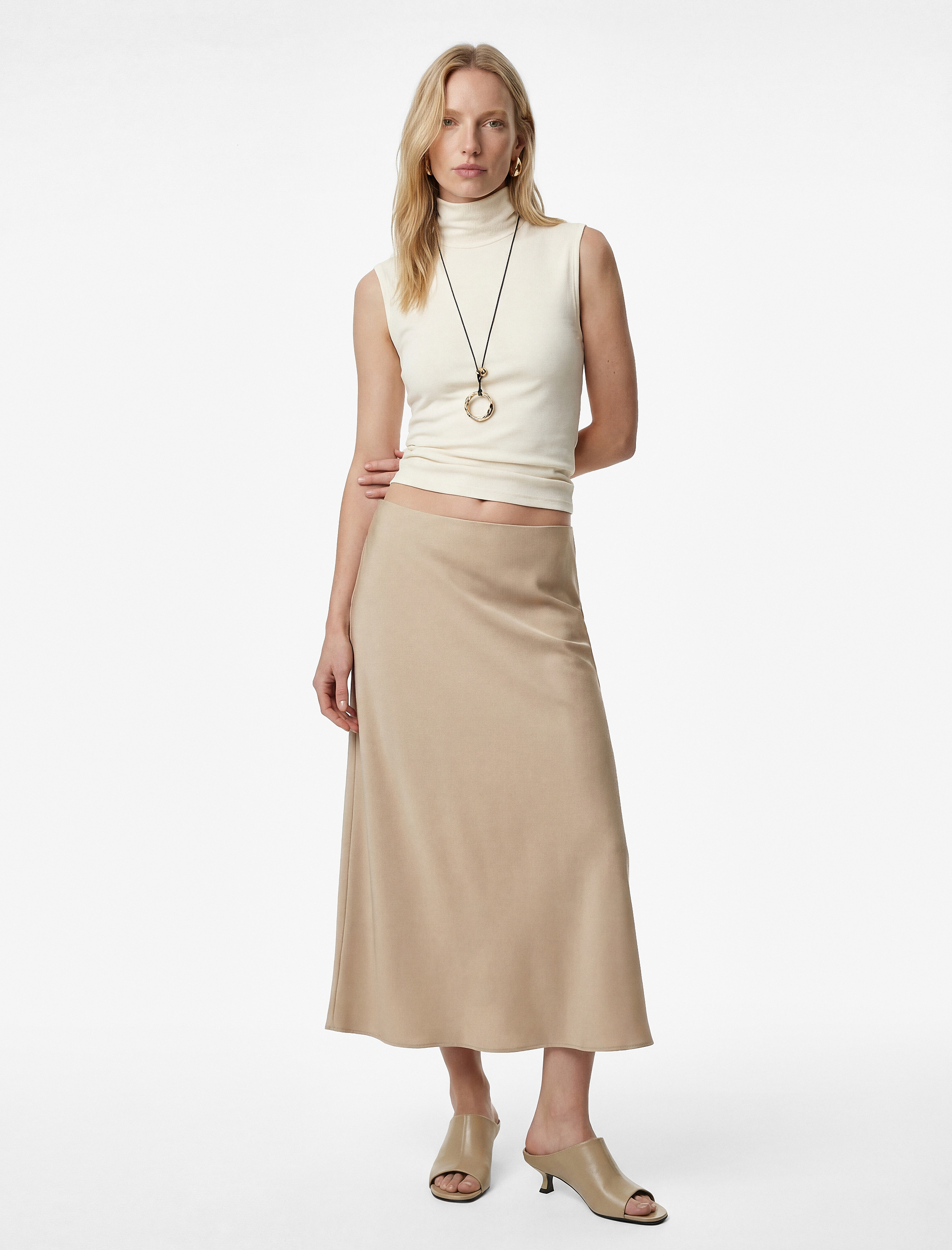   Pamuklu Slim Fit Dik Yaka Kolsuz Bluz