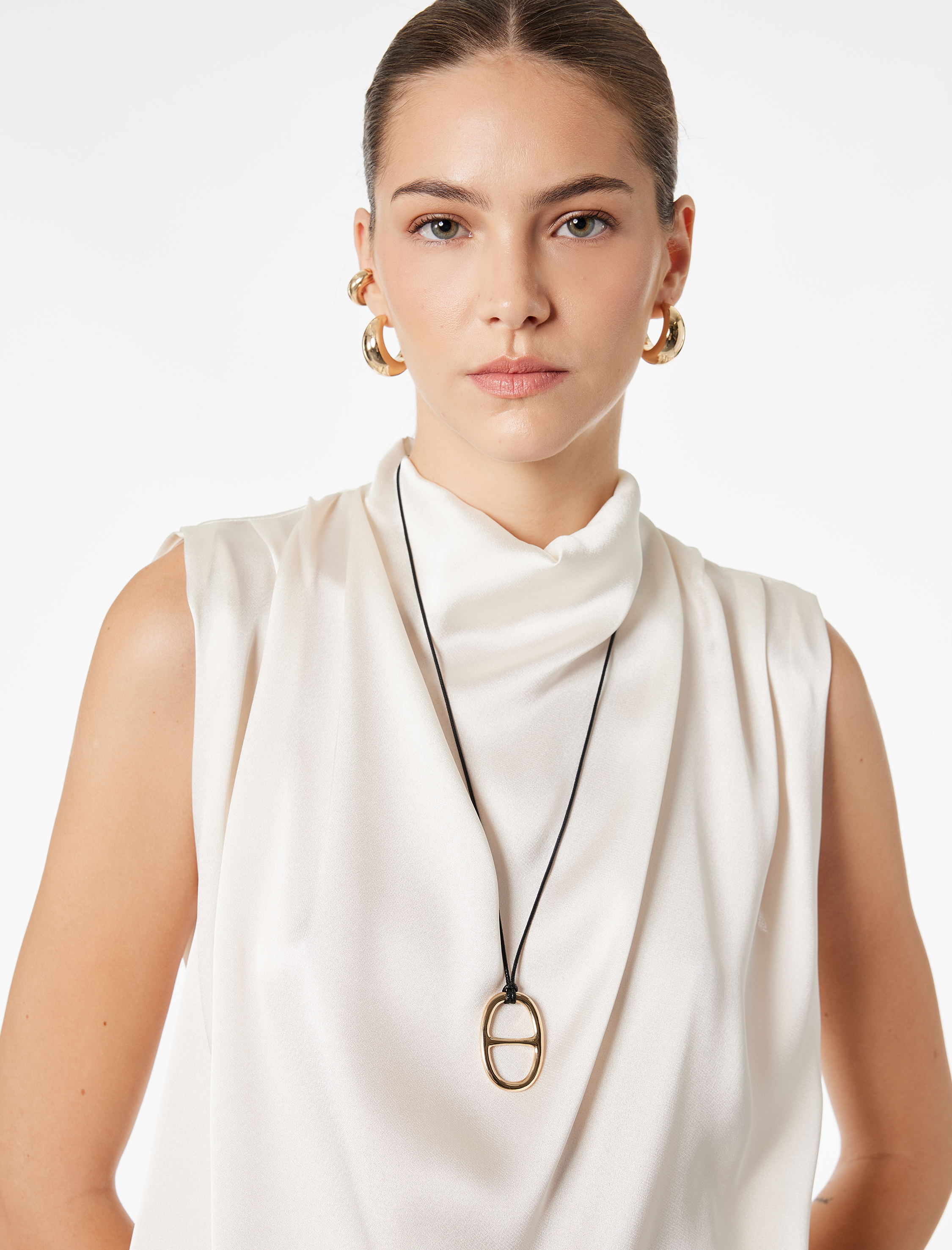   Dik Yaka Kolsuz Drape Detaylı Saten Bluz