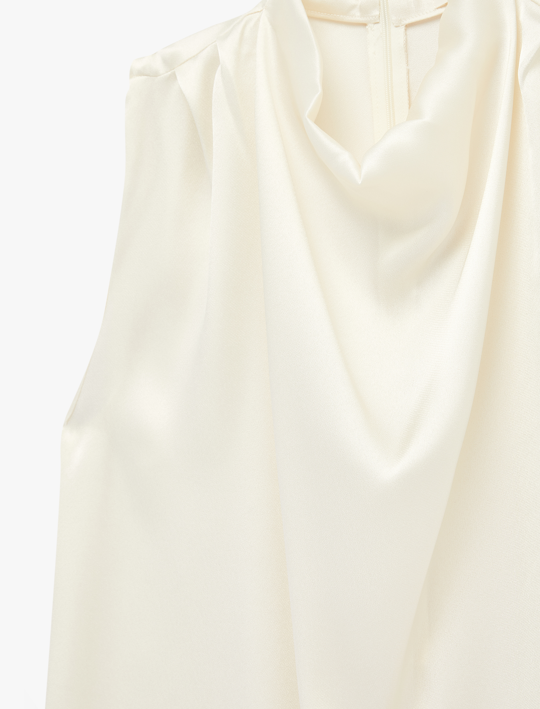   Dik Yaka Kolsuz Drape Detaylı Saten Bluz