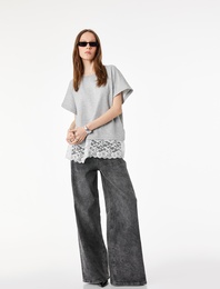 Kısa Kollu Bisiklet Yaka Dantel Detaylı Tişört