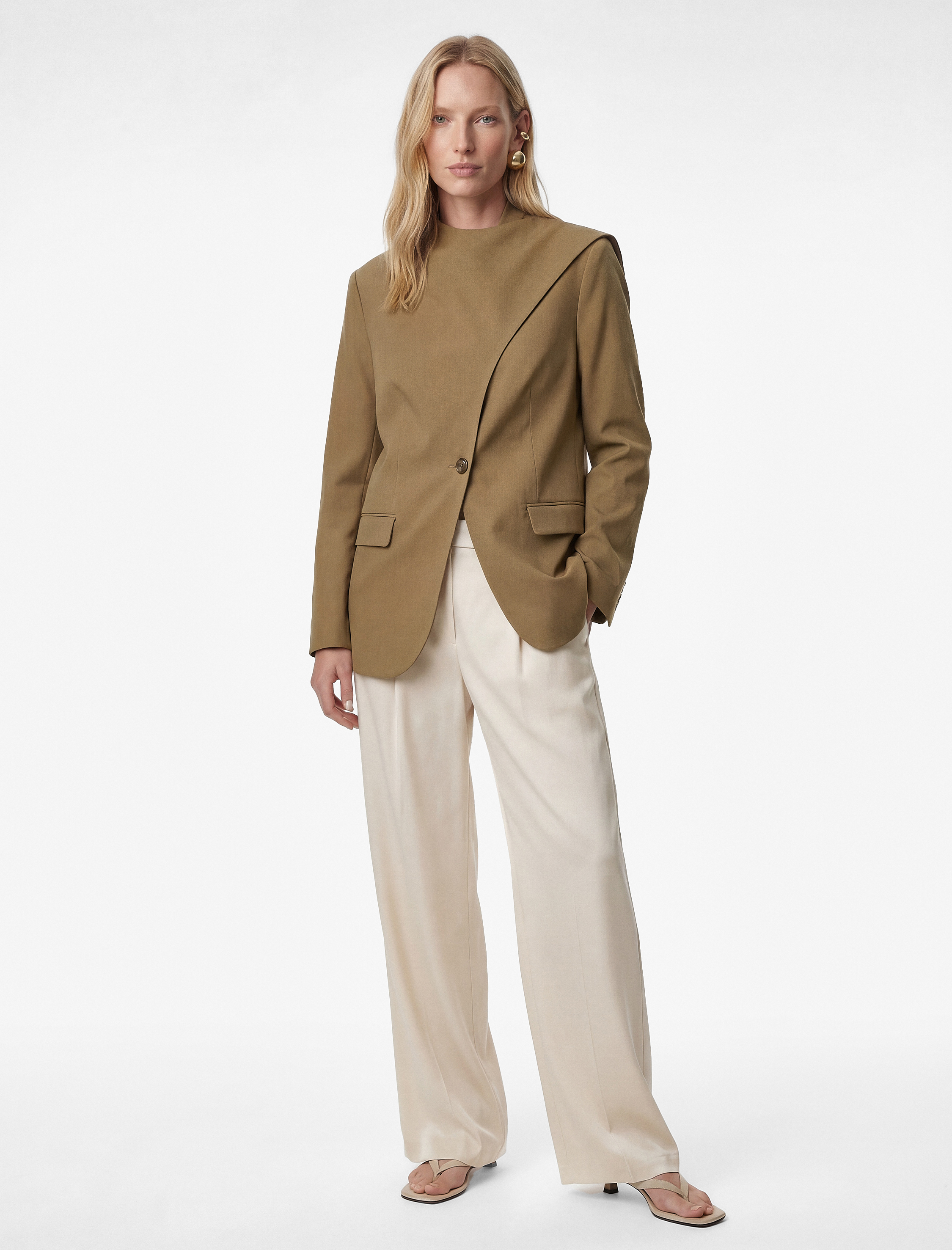   Uzun Kollu Cepli Düğmeli Şal Yaka Blazer Ceket