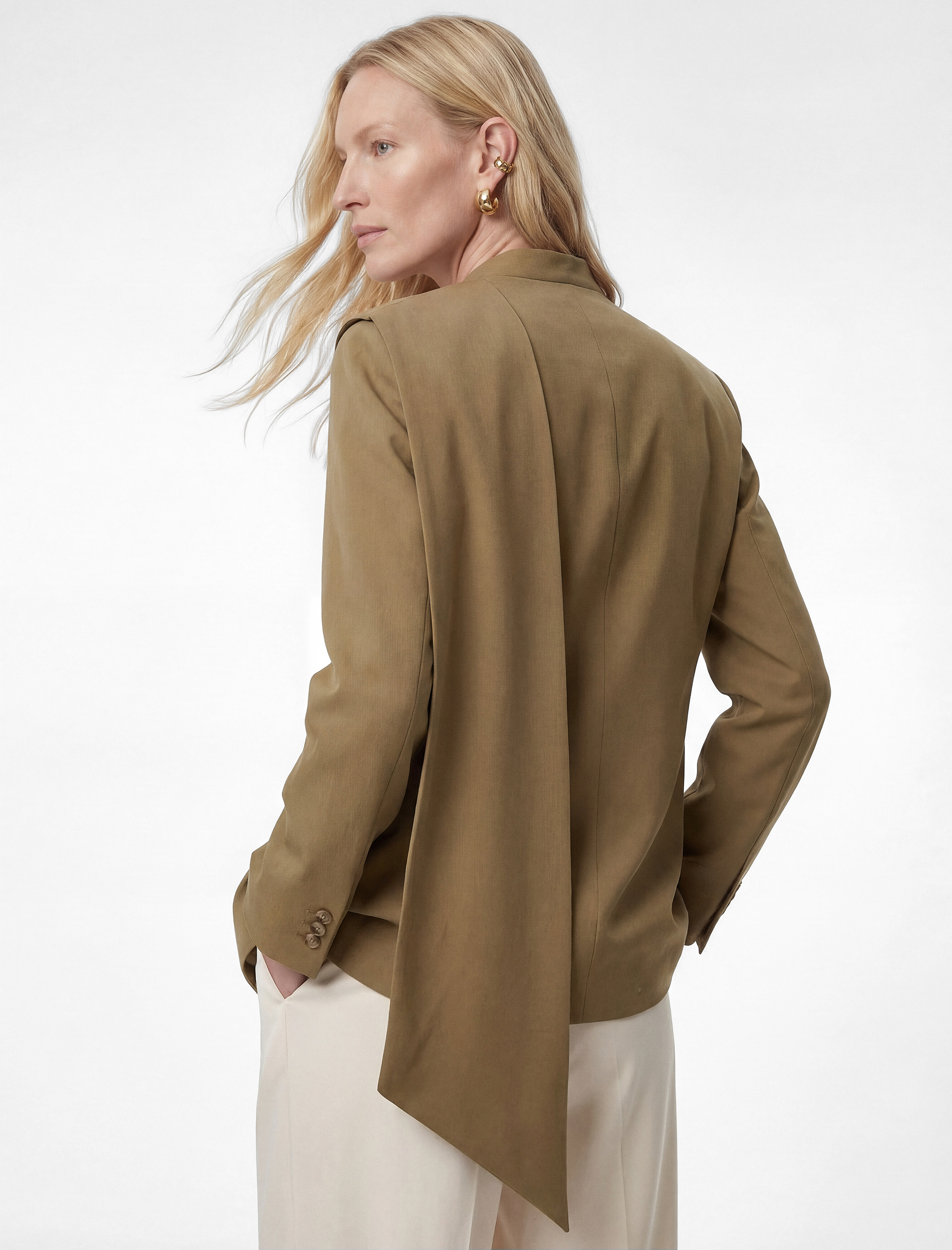   Uzun Kollu Cepli Düğmeli Şal Yaka Blazer Ceket