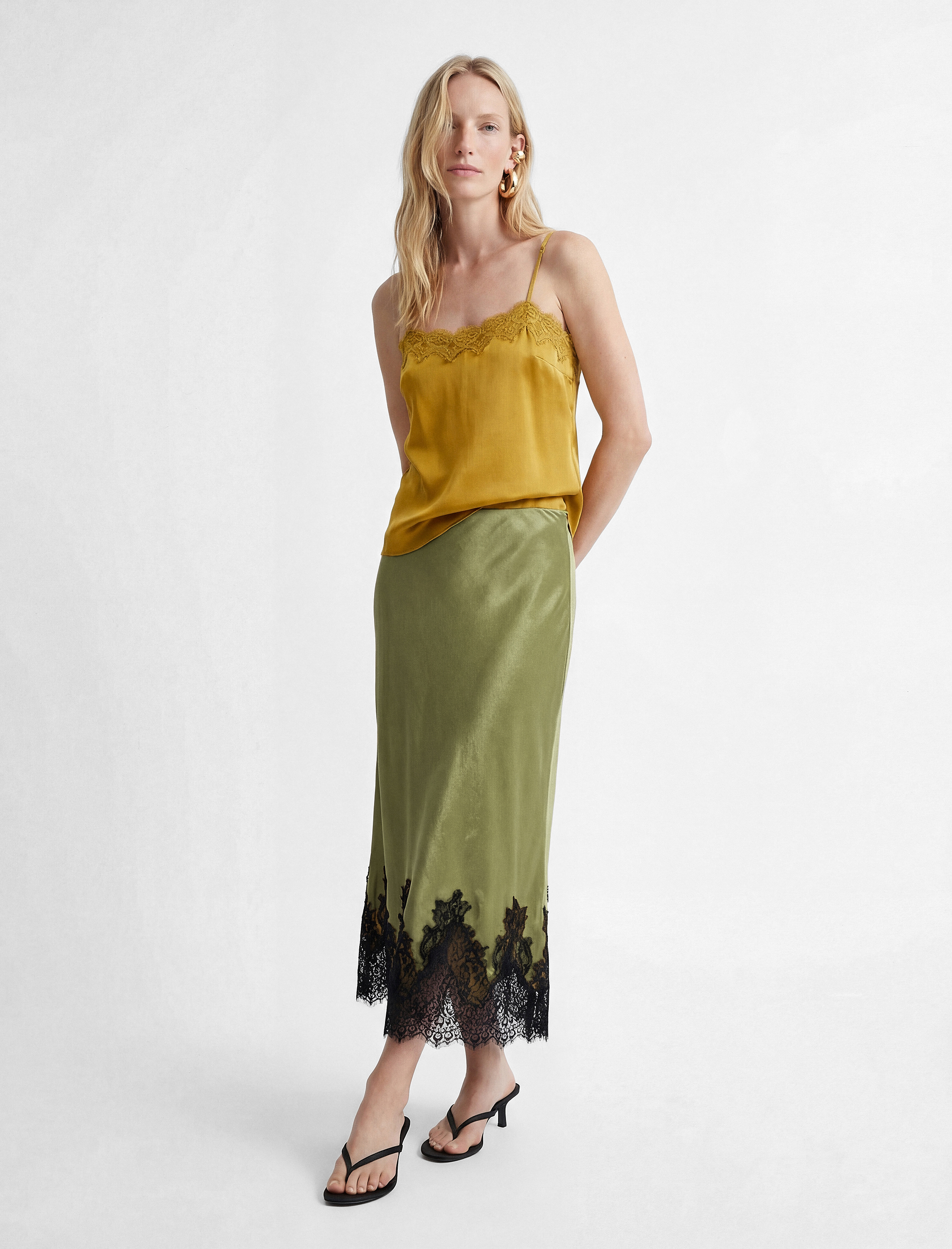   Yüksek Bel Dantel Detaylı Uzun Saten Etek