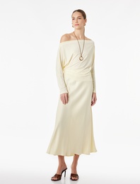 Sandy Kumaş Slim Fit Uzun Kollu Kayık Yaka Omzu Açık Tişört