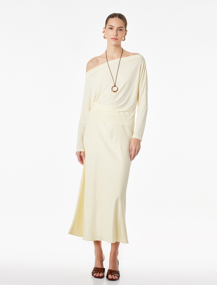  Sandy Kumaş Slim Fit Uzun Kollu Kayık Yaka Omzu Açık Tişört