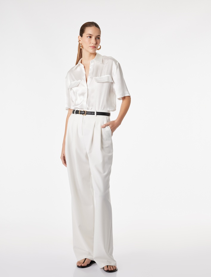  Aplike Detaylı Klasik Yaka Kısa Kollu Saten Gömlek