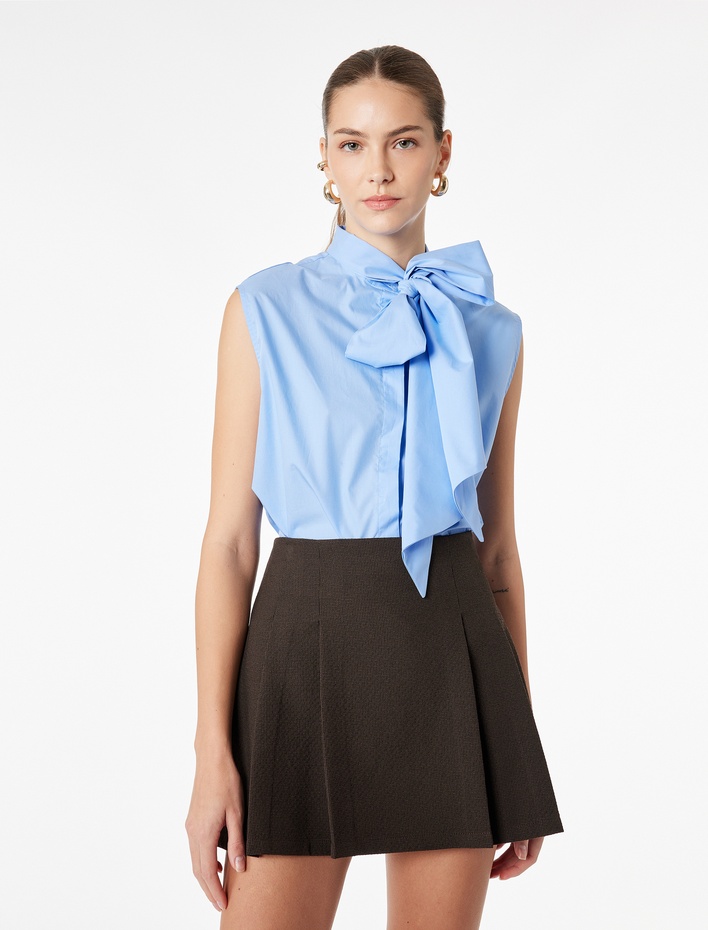  Kolsuz Dik Yaka Bağlama Detaylı Poplin Fiyonklu Bluz