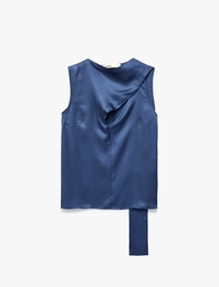 Fular Detaylı Viskon Bisiklet Yaka Kolsuz Saten Bluz