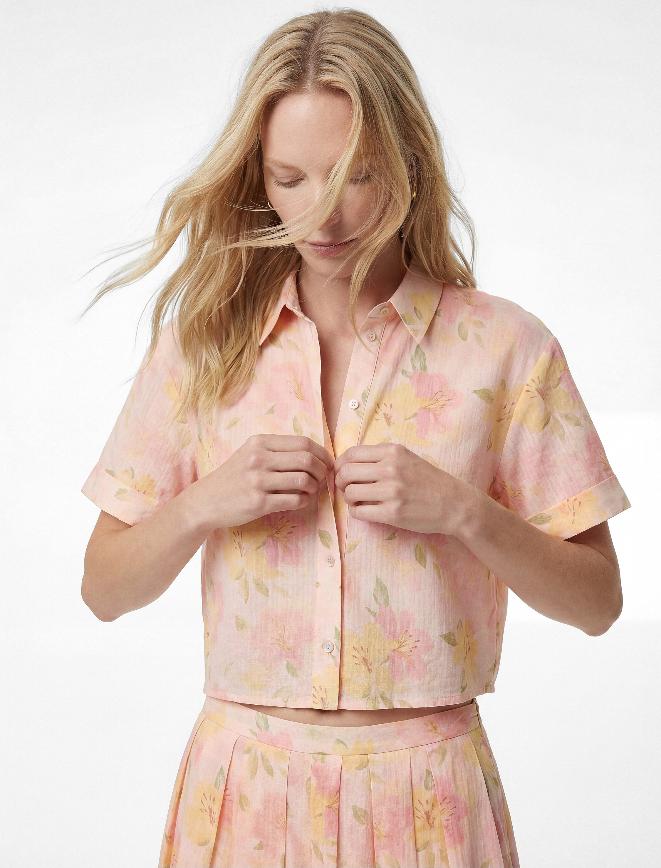   Pamuk Karışımlı Rahat Kalıp Kısa Kollu Çiçekli Crop Gömlek