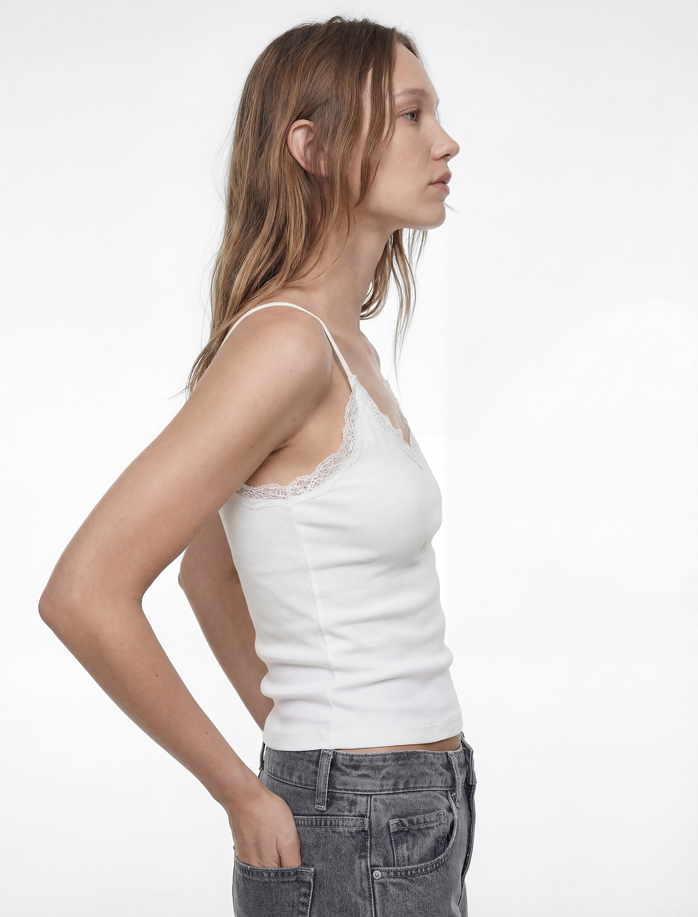   Dantel Detaylı V Yaka Kolsuz Pamuklu Atlet