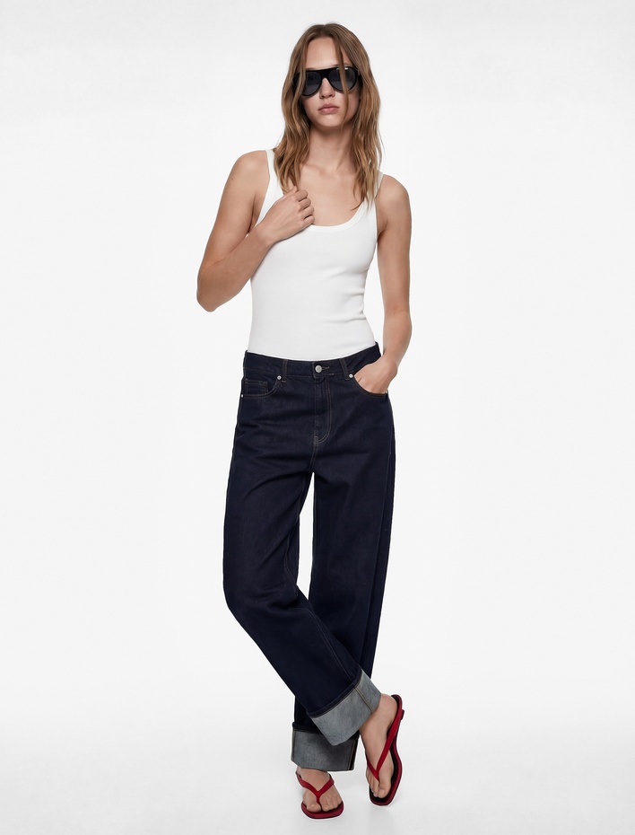  Slim Fit Kolsuz U Yaka Çıt Çıt Detaylı Body