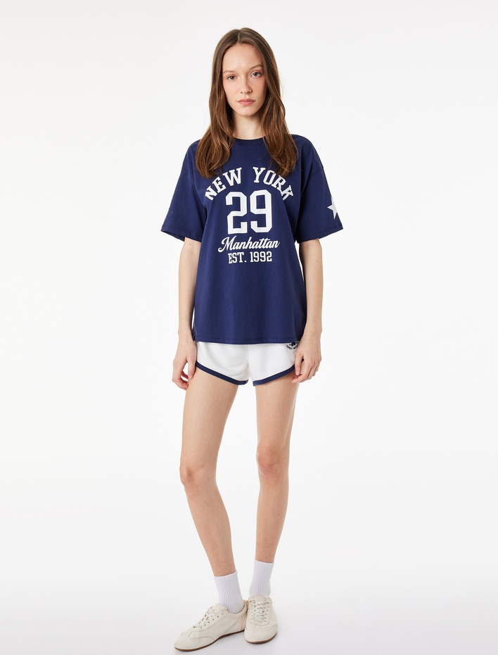  Rahat Kalıp Kısa Kollu Bisiklet Yaka Kolej Baskılı Tişört