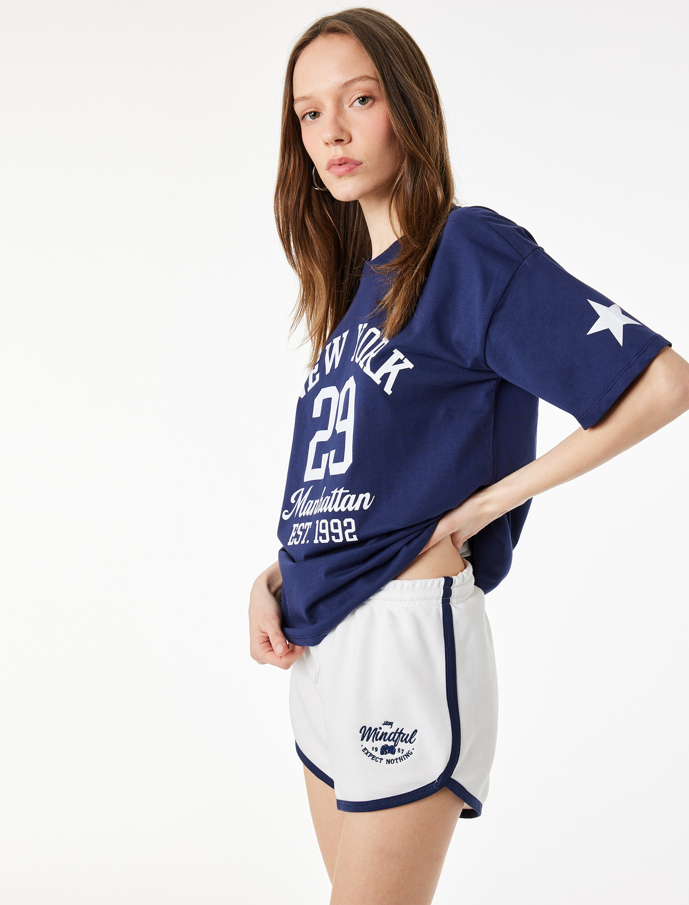   Rahat Kalıp Kısa Kollu Bisiklet Yaka Kolej Baskılı Tişört