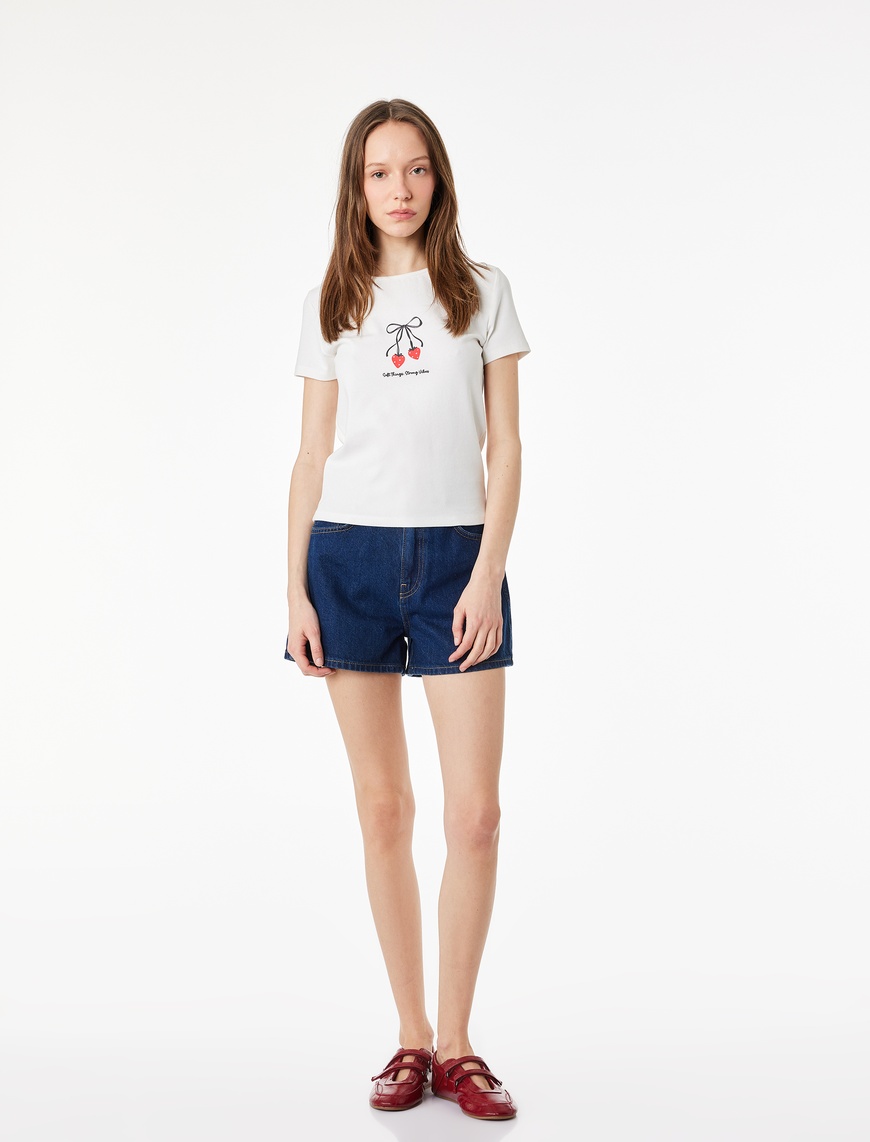 Koton Kadın Slim Fit Kısa Kollu Bisiklet Yaka Pamuklu Fiyonklu Çilek Baskılı T-Shirt