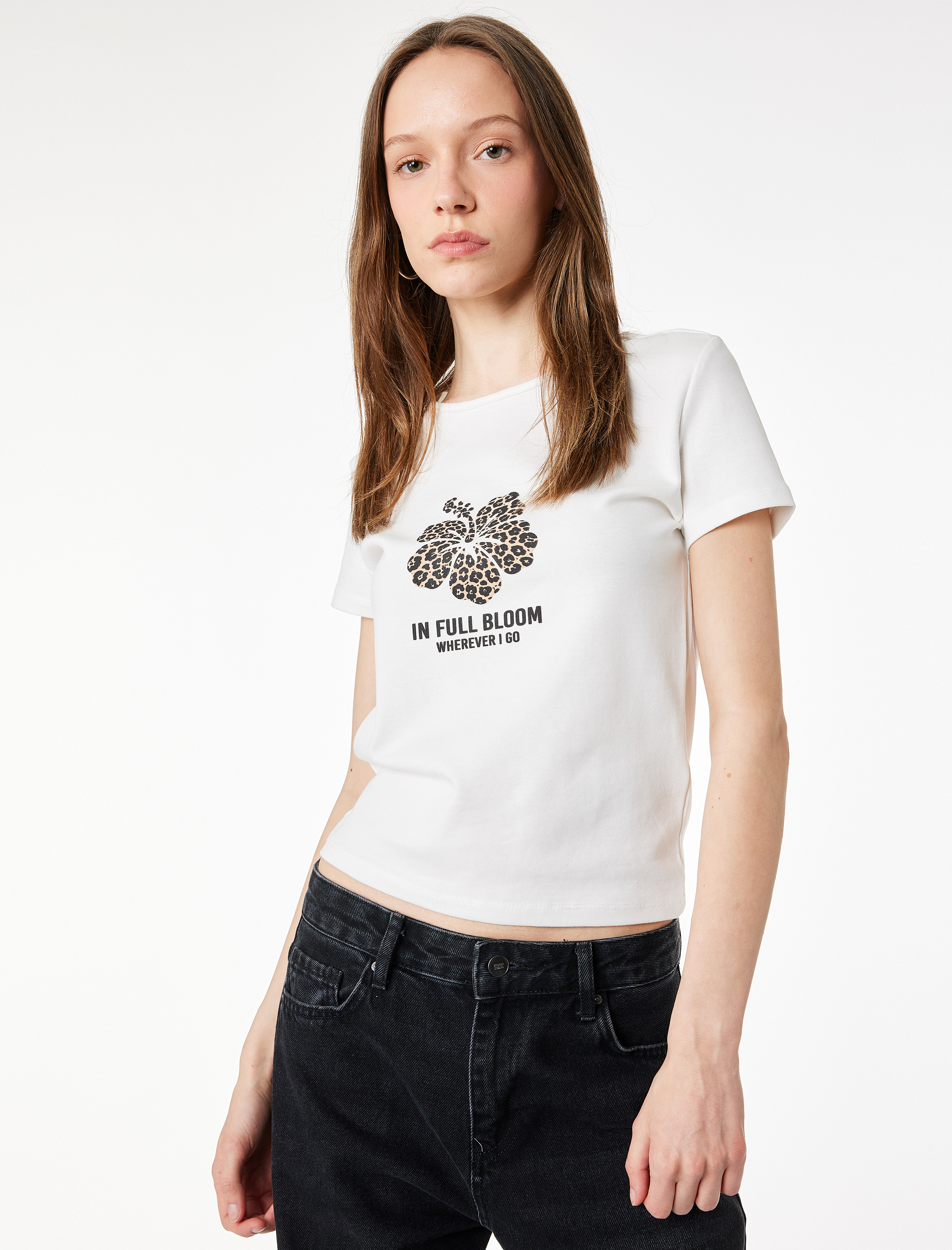   Leopar Nakış Detaylı Slim Fit Kısa Kollu Pamuklu Tişört