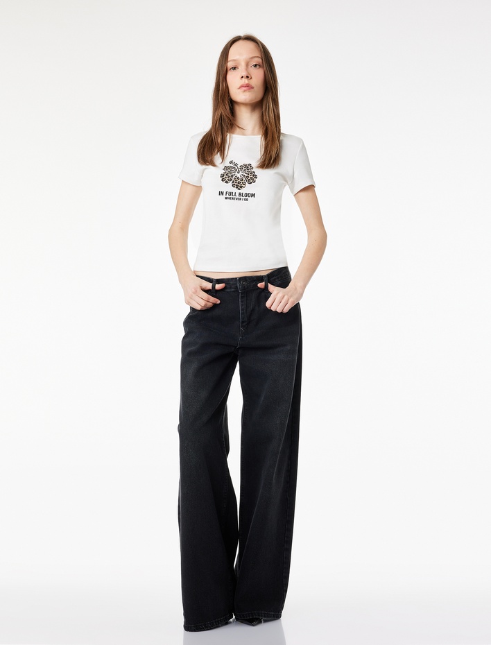  Leopar Nakış Detaylı Slim Fit Kısa Kollu Pamuklu Tişört