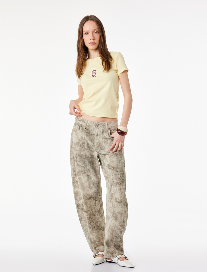  Slim Fit Kısa Kollu Bisiklet Yaka Nakışlı Pamuklu Tişört