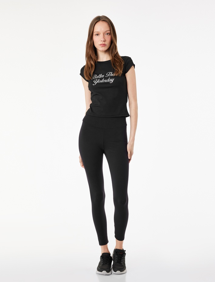  Rahat Kalıp Kısa Kollu Bisiklet Yaka Baskılı Spor Tişört