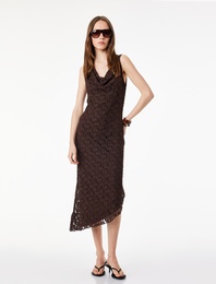 Kolsuz Degaje Yaka Asimetrik Midi Dantelli Elbise