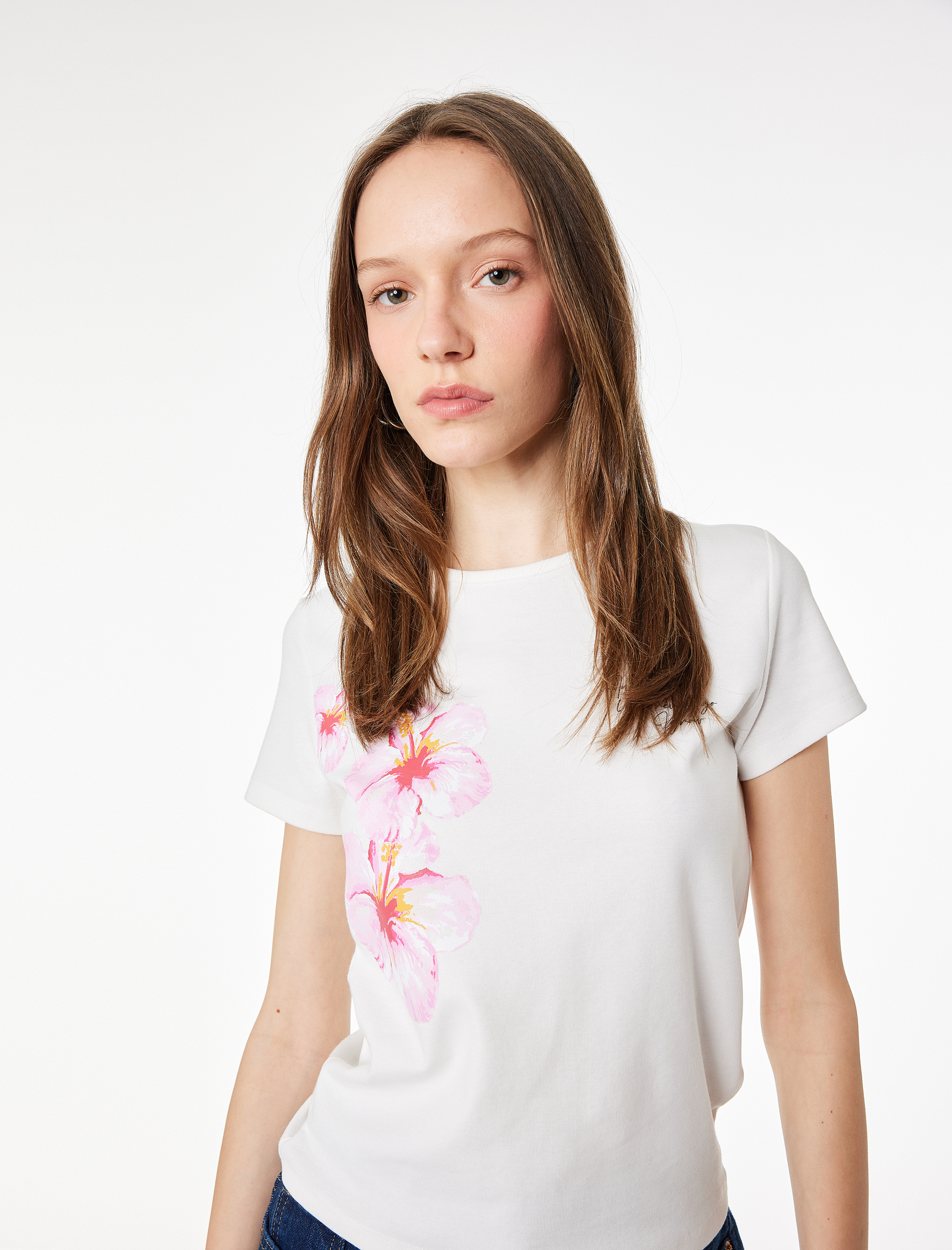   Slim Fit Kısa Kollu Bisiklet Yaka Pamuklu Hibiskus Baskılı Tişört