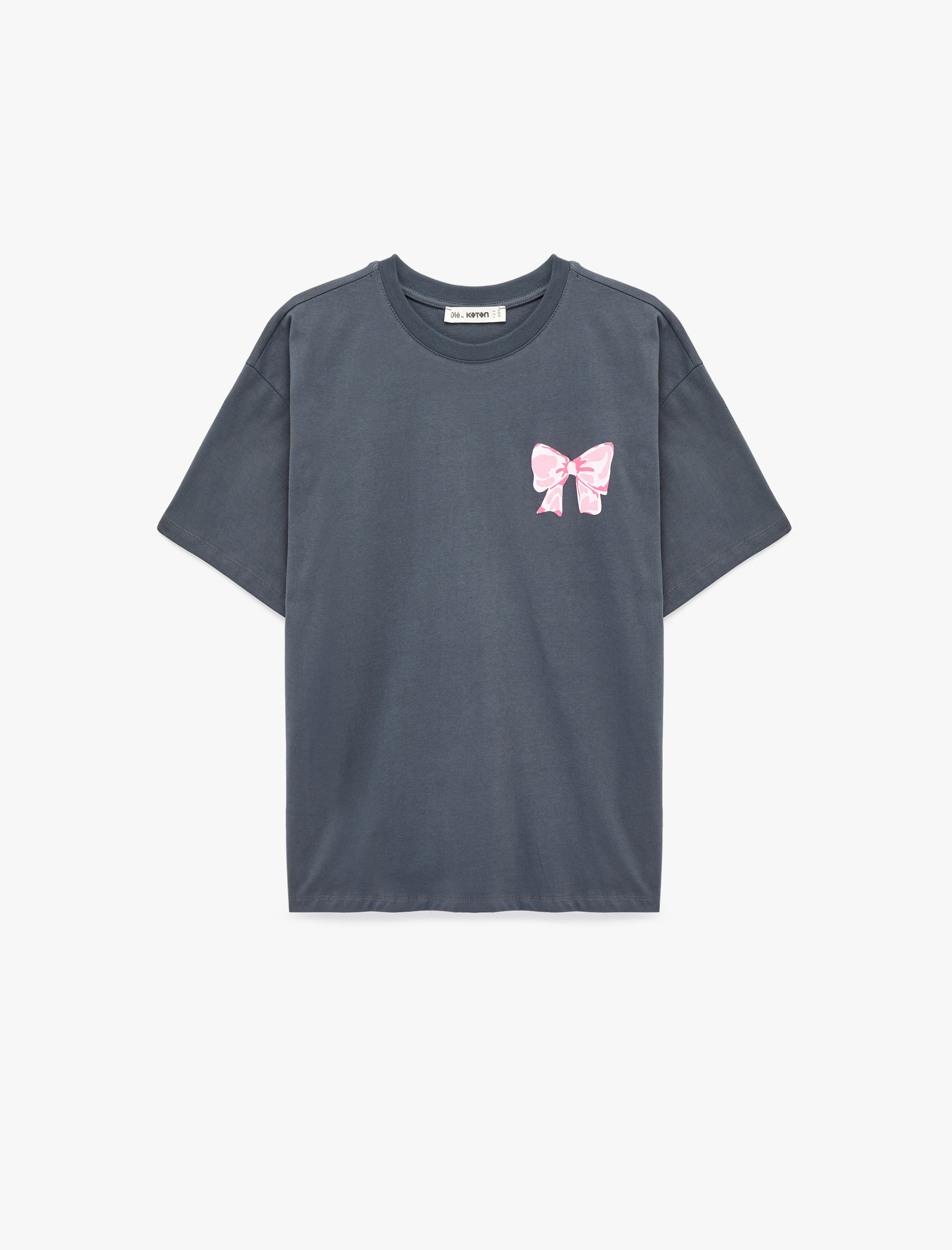   Rahat Kalıp Kısa Kollu Bisiklet Yaka Pamuklu Fiyonklu Arkası Baskılı Tişört