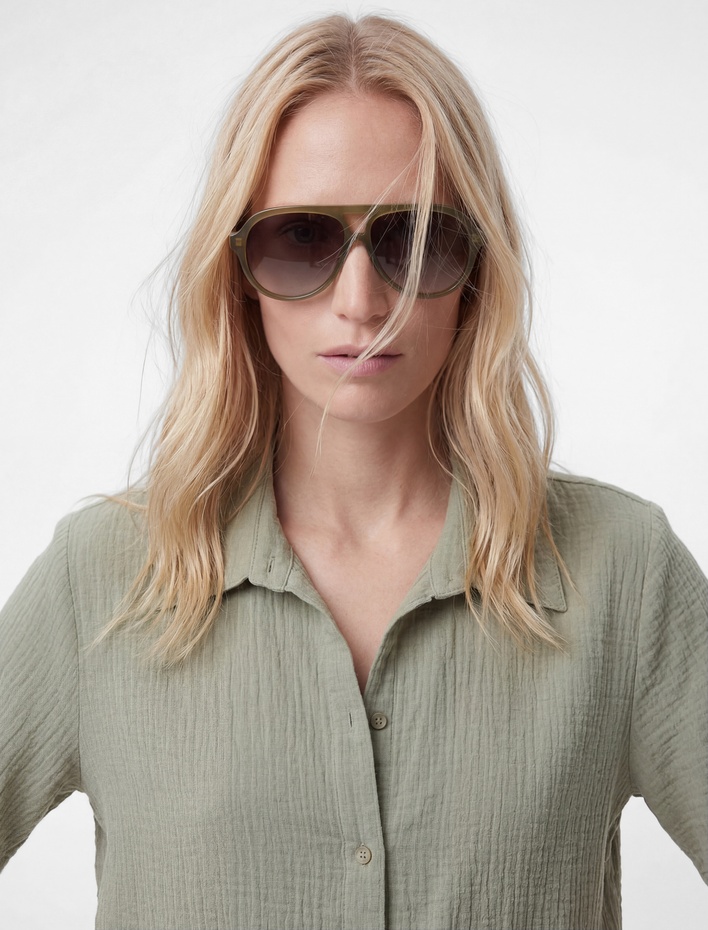  Regular Fit Kaçık Yaka Kısa Kollu Dokulu Crop Gömlek