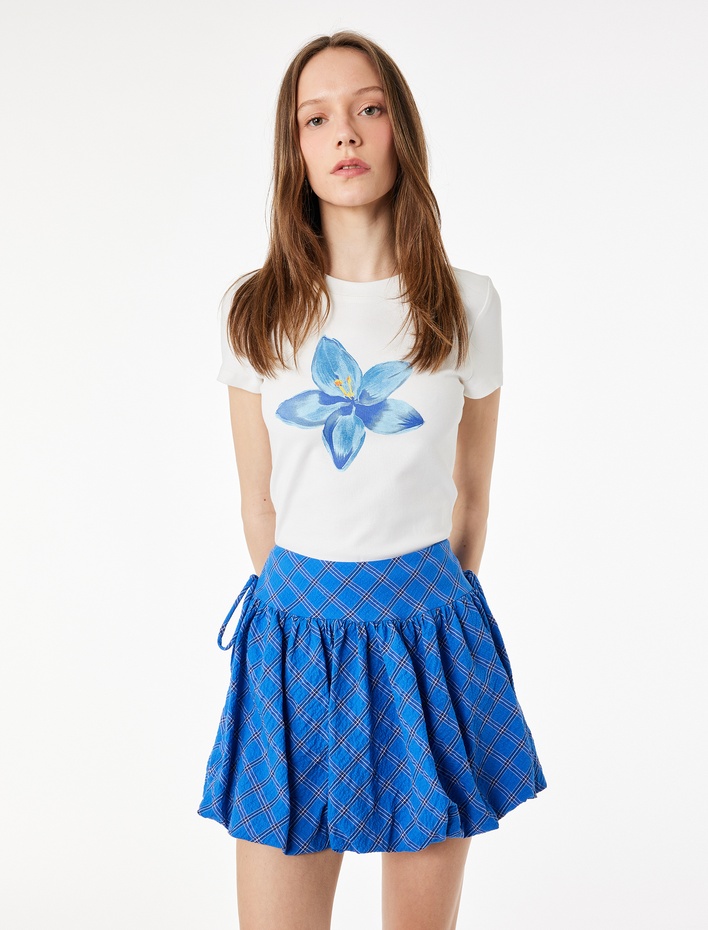  Kısa Kollu Bisiklet Yaka Pamuklu Hibiskus Baskılı Tişört