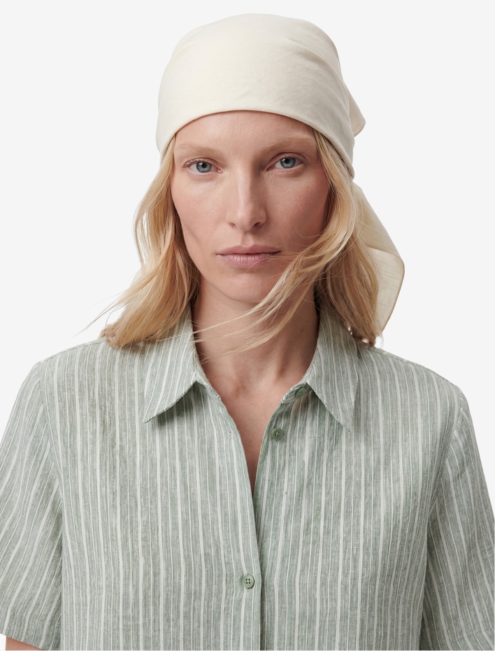  Regular Fit Kaçık Yaka Kısa Kollu Crop Gömlek