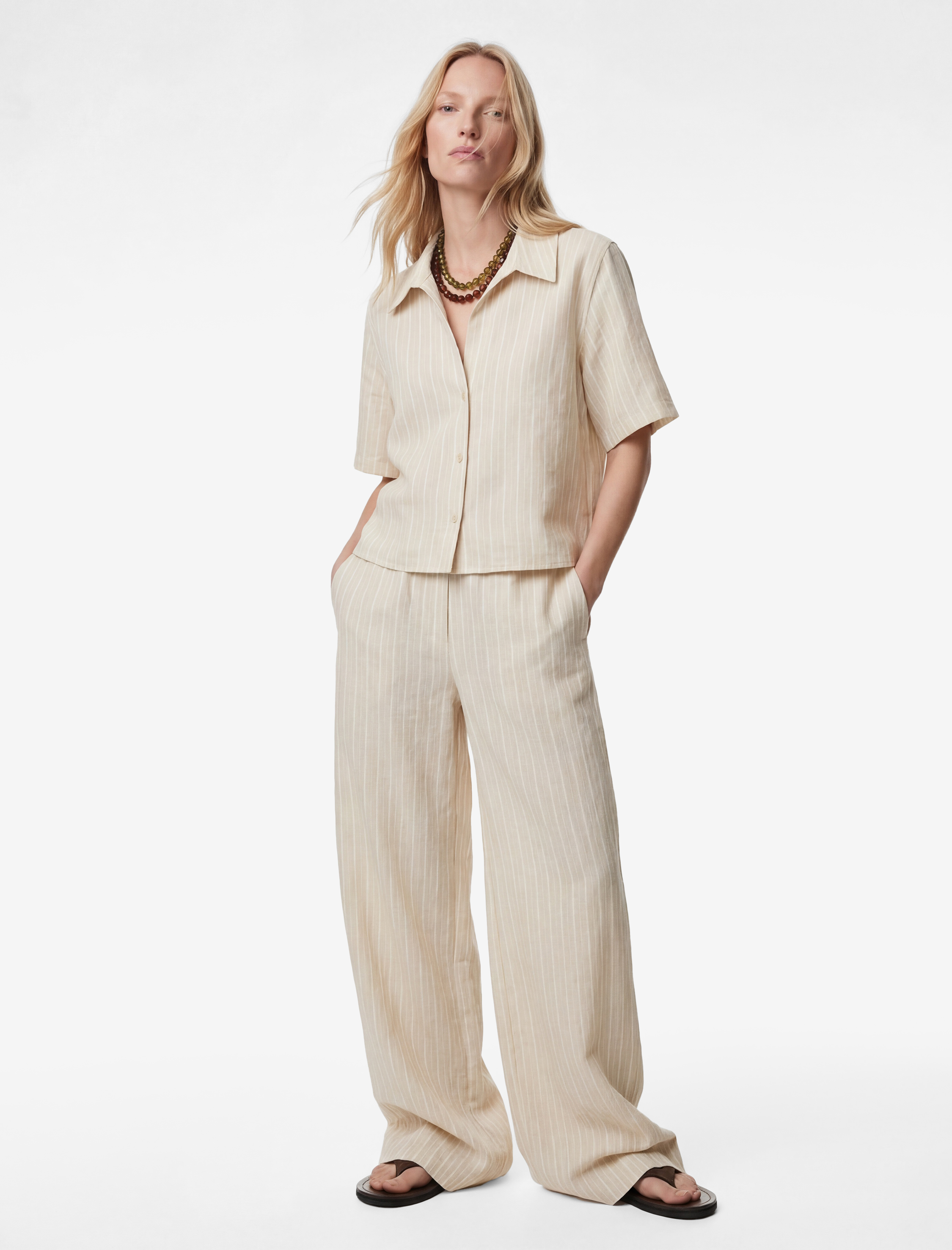   Regular Fit Kaçık Yaka Kısa Kollu Crop Gömlek