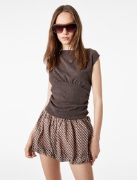 Büzgülü Kayık Yaka Slim Fit Bürümcük Kolsuz Bluz