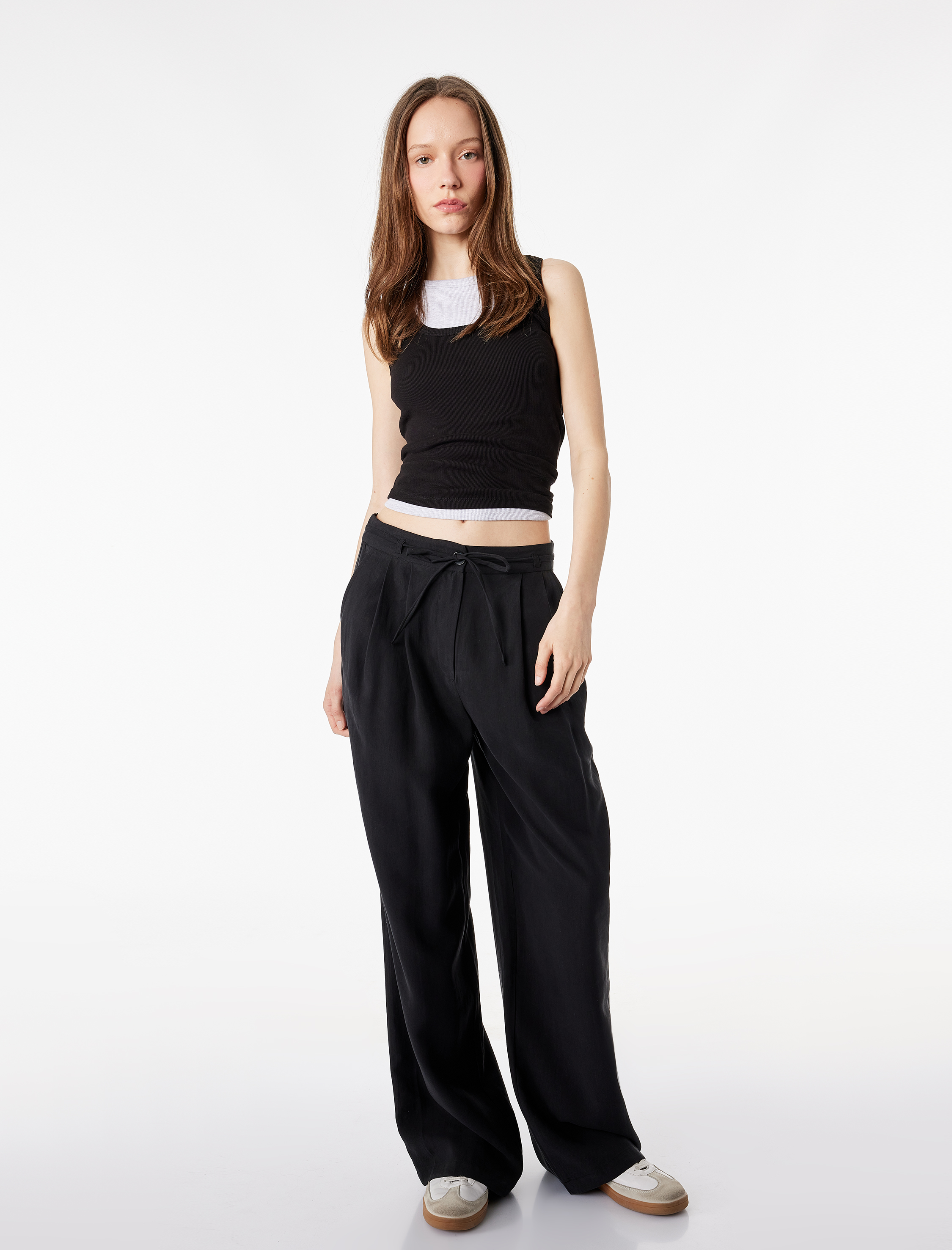   Beli Bağcıklı Cep Detaylı Geniş Paça Kumaş Pantolon