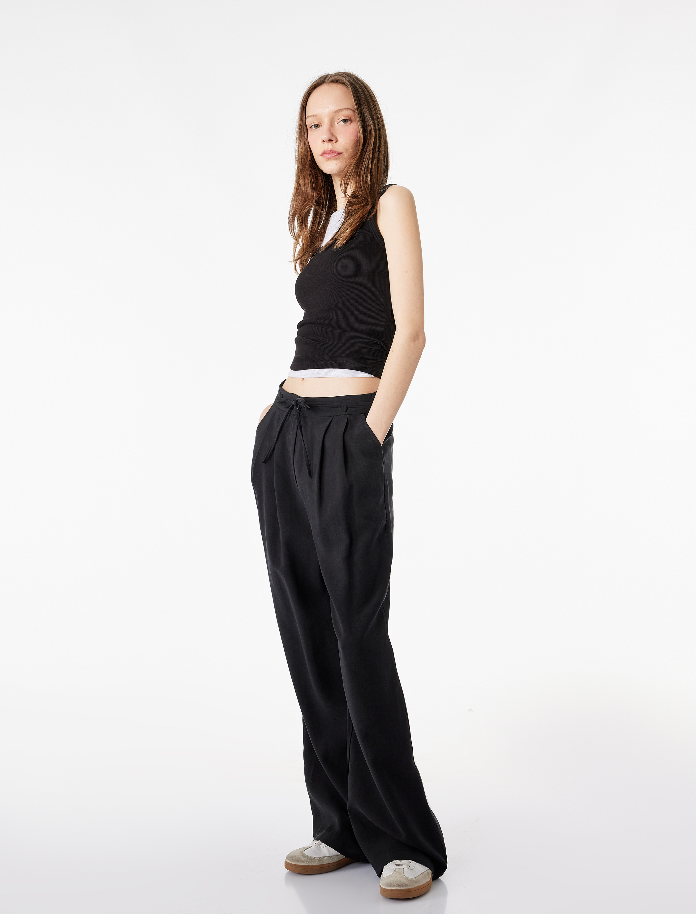   Beli Bağcıklı Cep Detaylı Geniş Paça Kumaş Pantolon