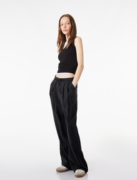 Beli Bağcıklı Cep Detaylı Geniş Paça Kumaş Pantolon