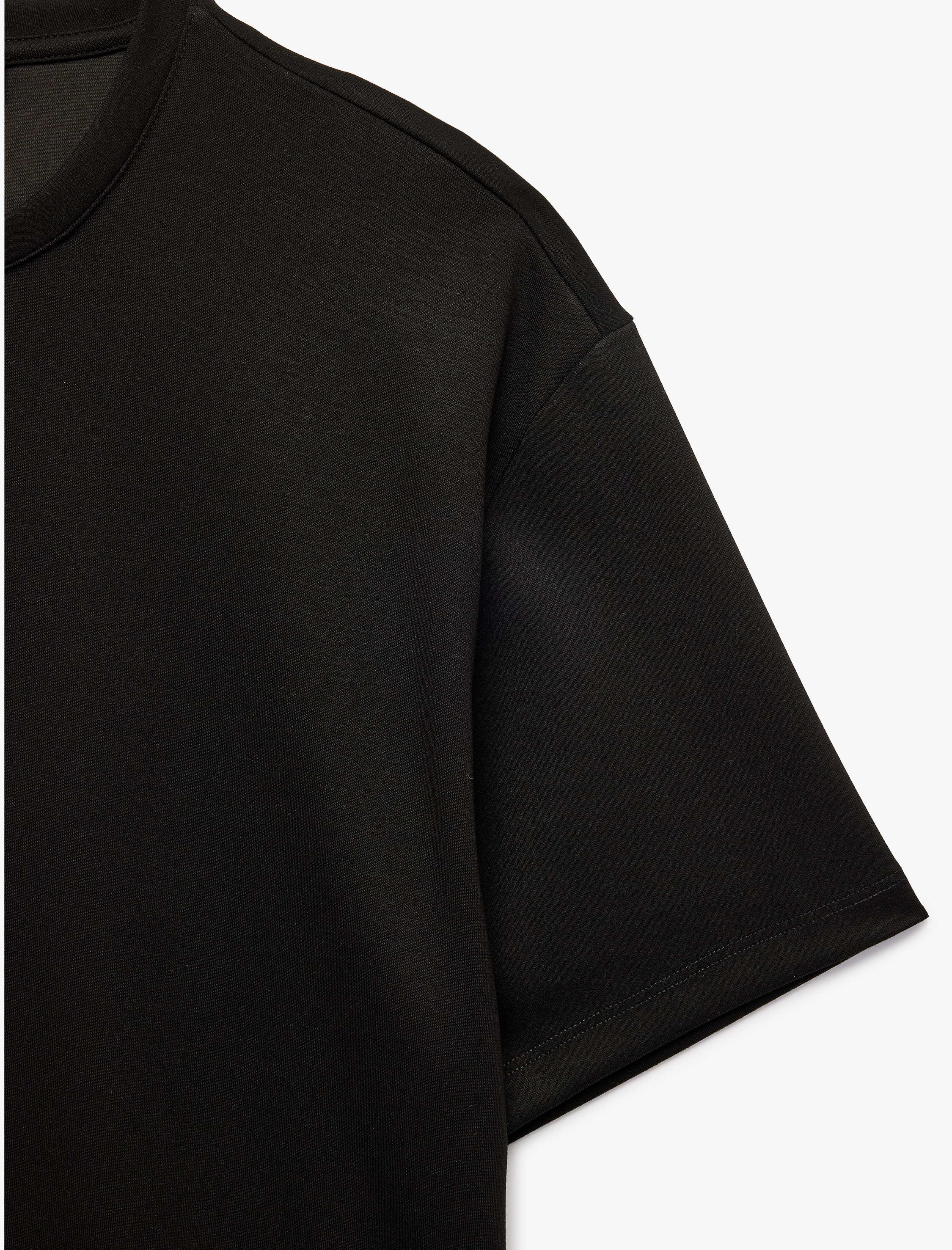   Bisiklet Yaka Rahat Kalıp Viskon Karışımlı Scuba Kumaş Kısa Kollu Tişört