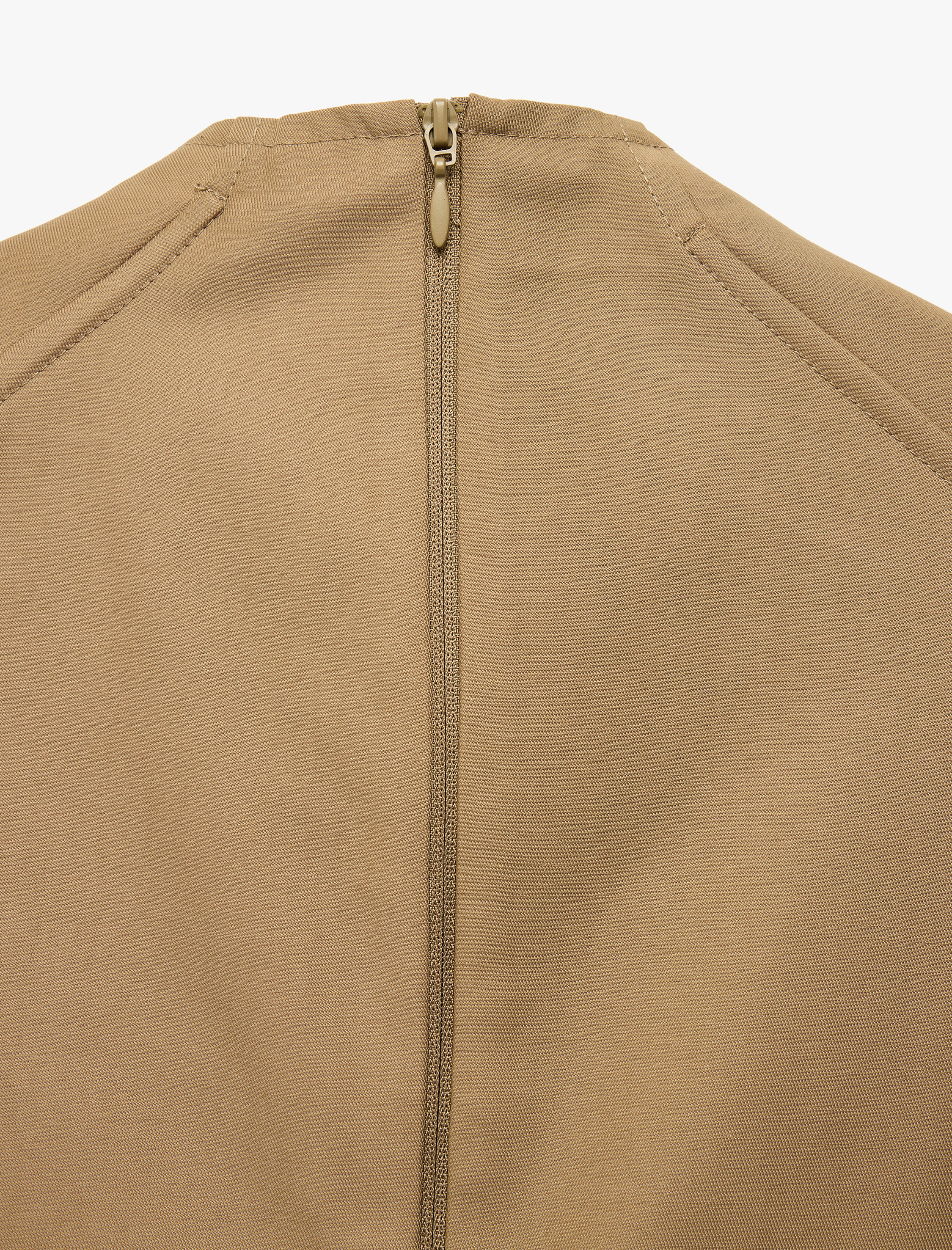   Slim Fit Dik Yaka Fermuarlı Bağcıklı Pencere Detaylı Kolsuz Bluz