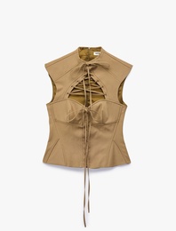 Slim Fit Dik Yaka Fermuarlı Bağcıklı Pencere Detaylı Kolsuz Bluz