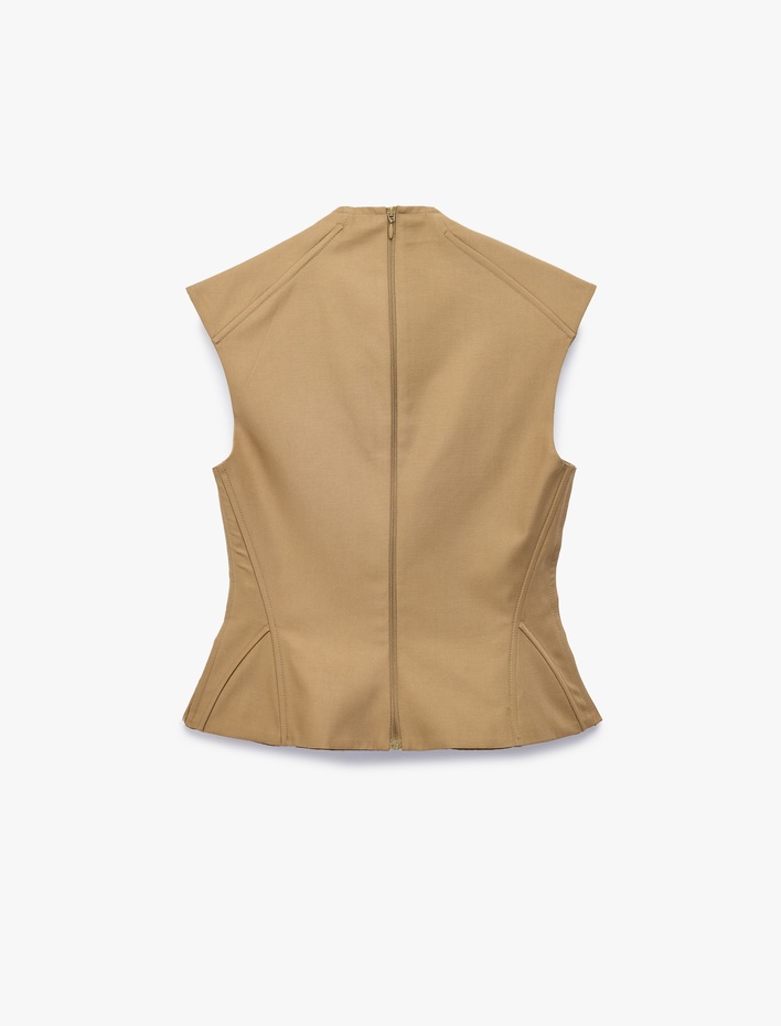  Slim Fit Dik Yaka Fermuarlı Bağcıklı Pencere Detaylı Kolsuz Bluz