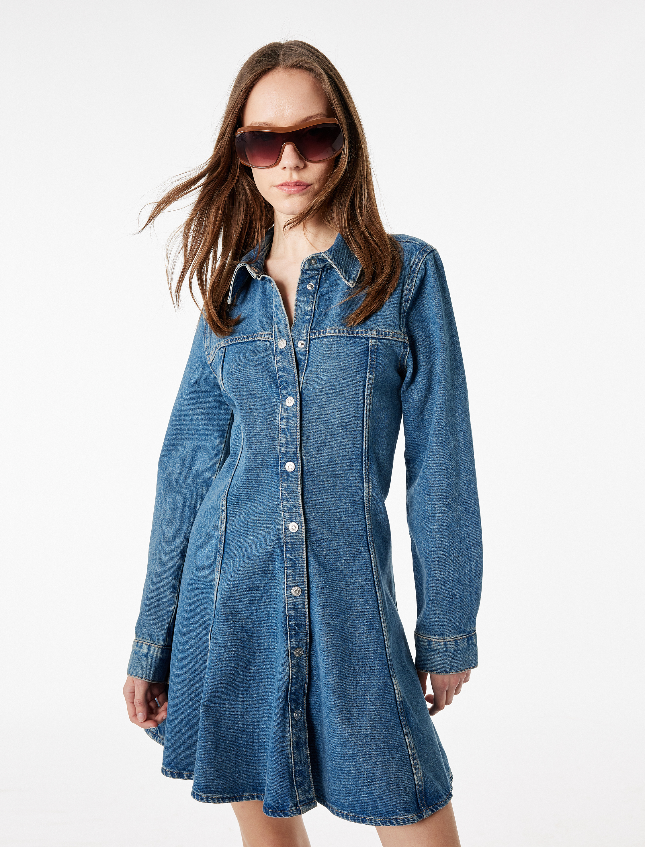 Koton Pamuklu Uzun Kollu Klasik Yaka Düğmeli Volanlı Mini Denim Elbise