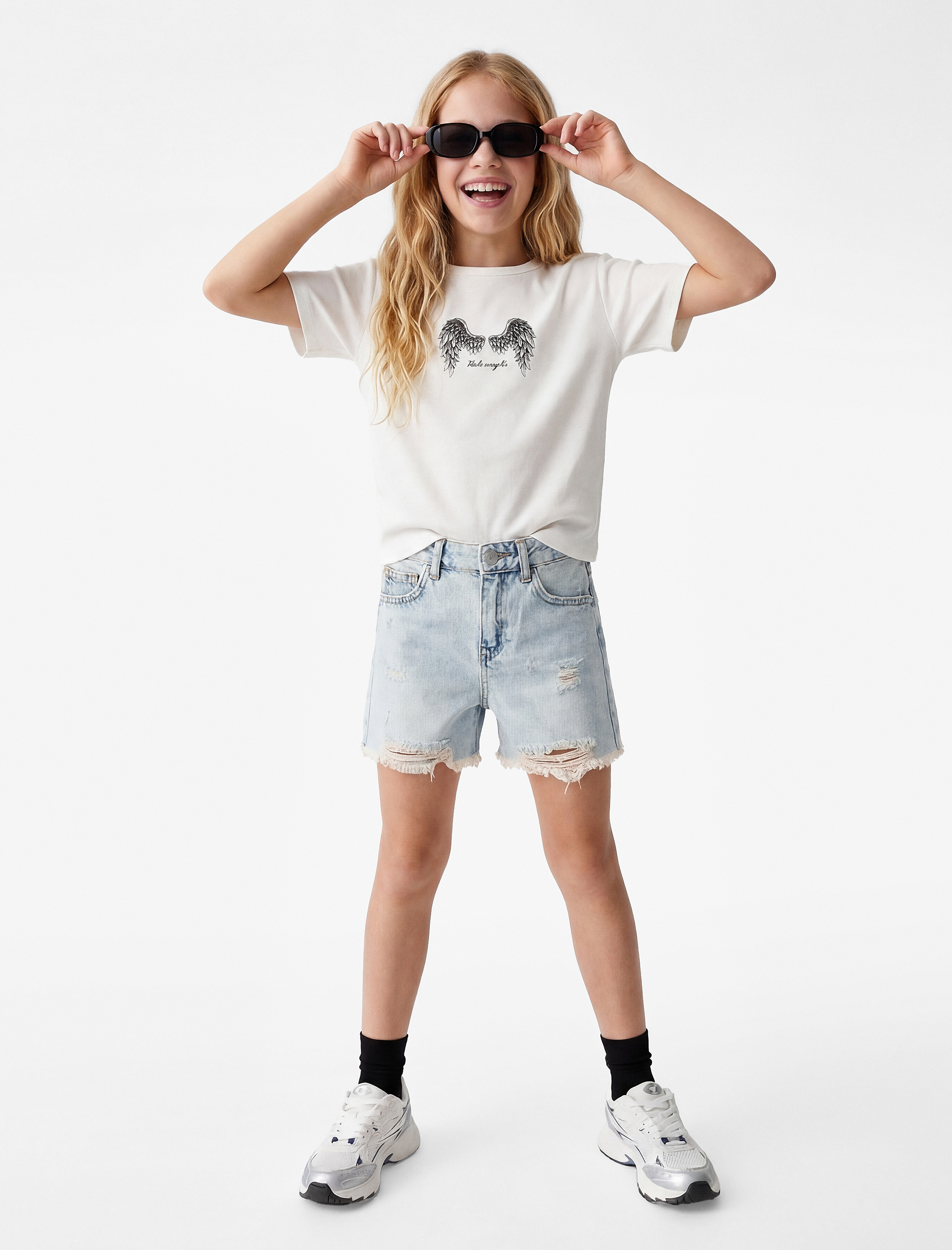 Saçaklı Paça Cepli Pamuklu Denim Şort