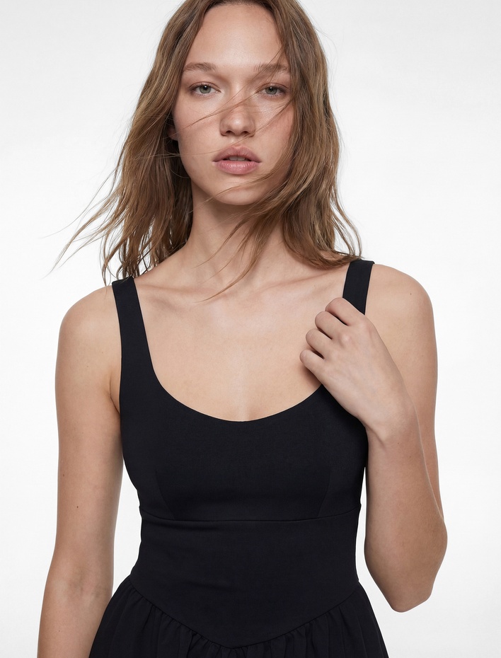  Kolsuz U Yaka Rahat Kalıp Mini Kloş Elbise